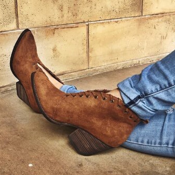 Cognac WhipStitch Distressed Burnished VCut Bootie - Picture 4 of 8